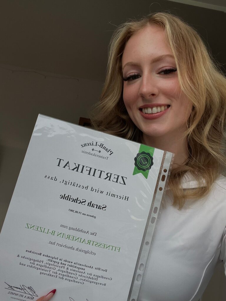 Foto von Sarah, Absolventin der Fitnesstrainer B-Lizenz